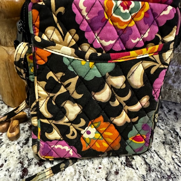 Vera Bradley  cross body bag. Great condition! - Picture 2 of 4